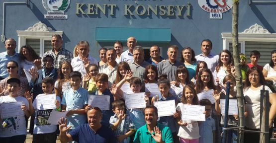 Tiyatro kursiyerlerine sertifikaları verildi